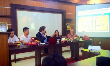 FOTO: Prof Dr Ing Andreas Gerhard Goldmann Pembicara Talk Show di UMI