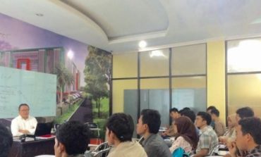 Dosen ITB Prof Irwandi Beri Kuliah di FTI UMI