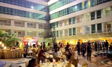 FTI UMI Yudisium 90 Wisudawan di Sky Garden