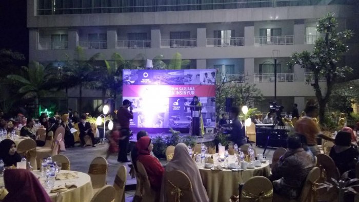 Hadiri Yudisium FTI UMI, Rektor UMI Minta Alumni Perempuan Segera Menikah